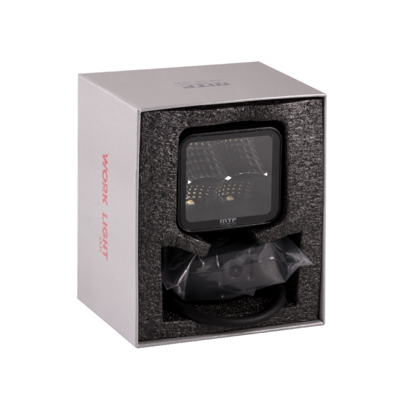 Светодиодный прожектор MTF Light STYLE — 20W, 12–36V, 1400 lm, квадратный, ECE R10 Светодиодный прожектор MTF Light STYLE — 20W, 12–36V, 1400 lm, квадратный, ECE R10