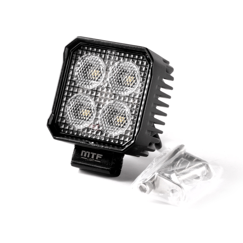 Фонарь светодиодный MTF LIGHT дополнительного освещения 12/24V, 20W, 2000lm, ECE R10, квадратный, шт. Фонарь светодиодный MTF LIGHT дополнительного освещения 12/24V, 20W, 2000lm, ECE R10, квадратный, шт.